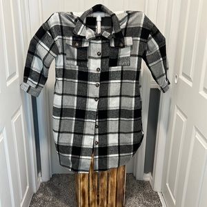 Black and white plaid Shackett with pockets size small